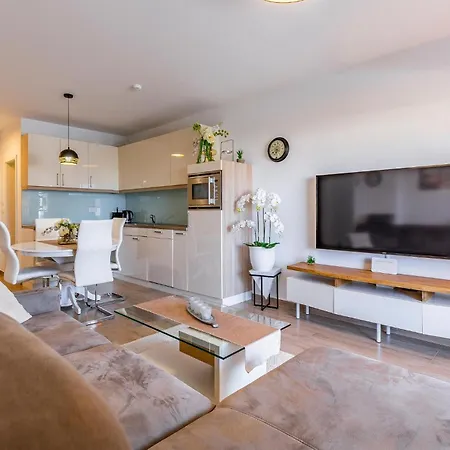 Apartment Stunning In With Wifi Medulin